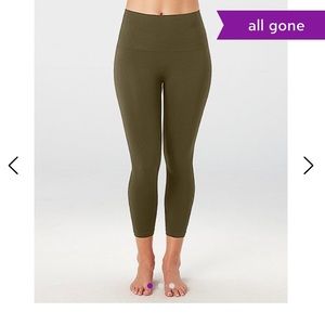 spanx look at me now cropped  size 3X olive green